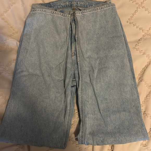 American Eagle wide leg jeans, ripped legs - Picture 3 of 4